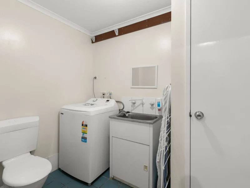 3 Bed Standard Laundry Toilet